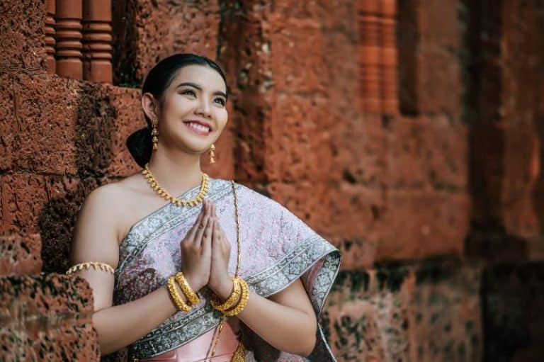 Living in a Buddhist Country: Understanding and Respect Thai Culture