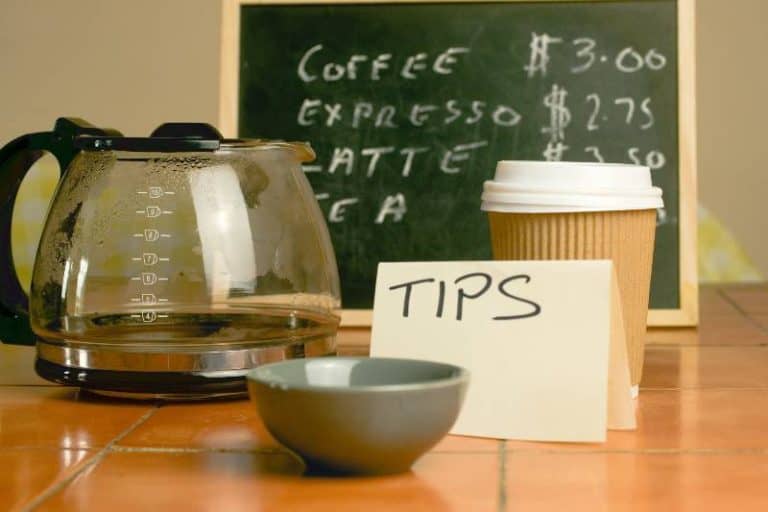Tipping in Thailand: Do’s, Don’ts, and Common Myths