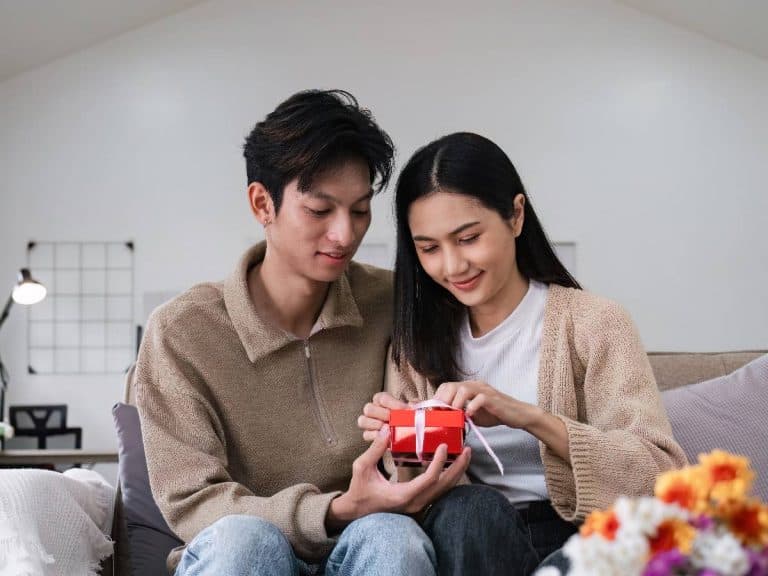 Gift Giving in Thai Relationship
