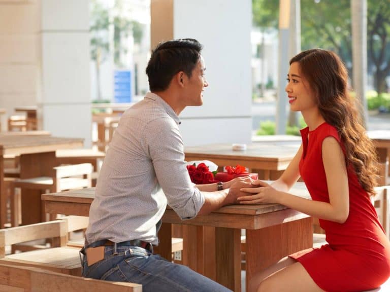 Thai Body Language in Romance