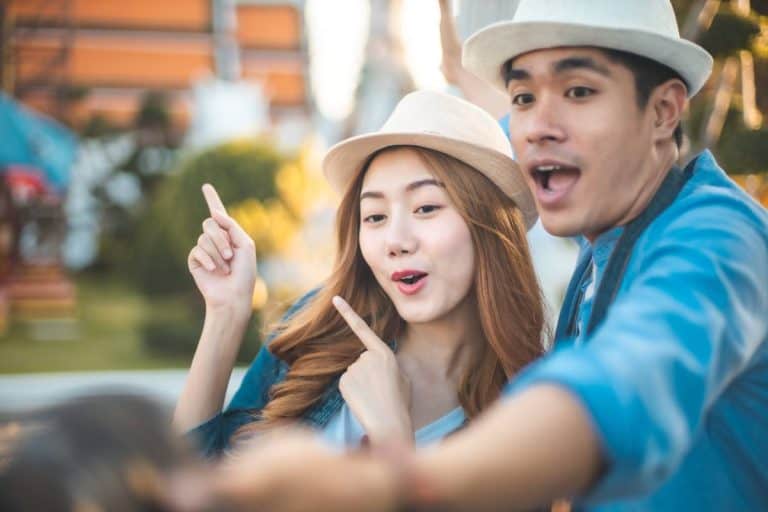 Navigating Love and Culture: Thai Dating Customs Expats