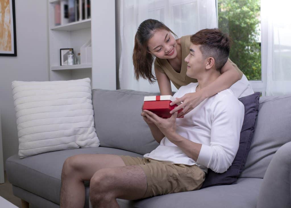 Couple giving gifts. Gift Giving in Thai Relationship BLA
