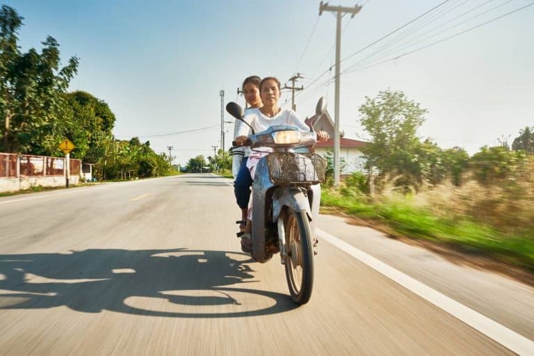 Must-Know Challenges of Driving in Thailand [Expats]
