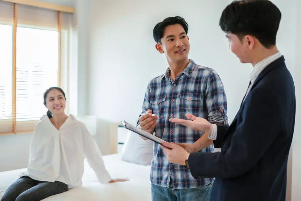 Real estate broker agent presenting and consult to couples youngto decision making sign insurance agent, lease agreement, successful deal. Real estate broker agent presenting and consult to couples youngto decision making sign insurance agent, lease agreement, successful deal. Real estate broker agent presenting and consult to couples youngto decision making sign insurance agent, lease agreement, successful deal.